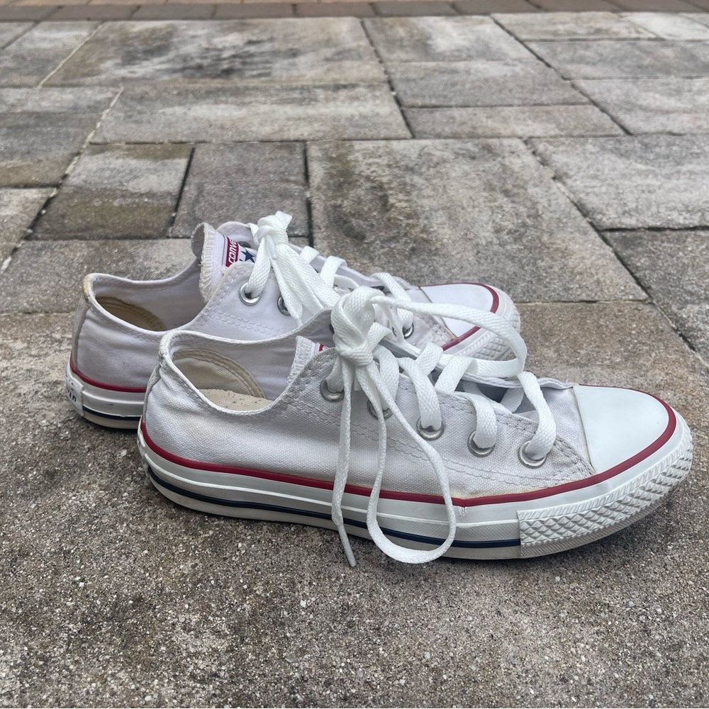 🤍White low top converse